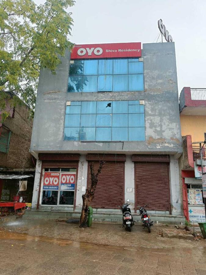 Oyo Flagship 62980 Shiva Residency Hotell Garhi Harsaru Eksteriør bilde