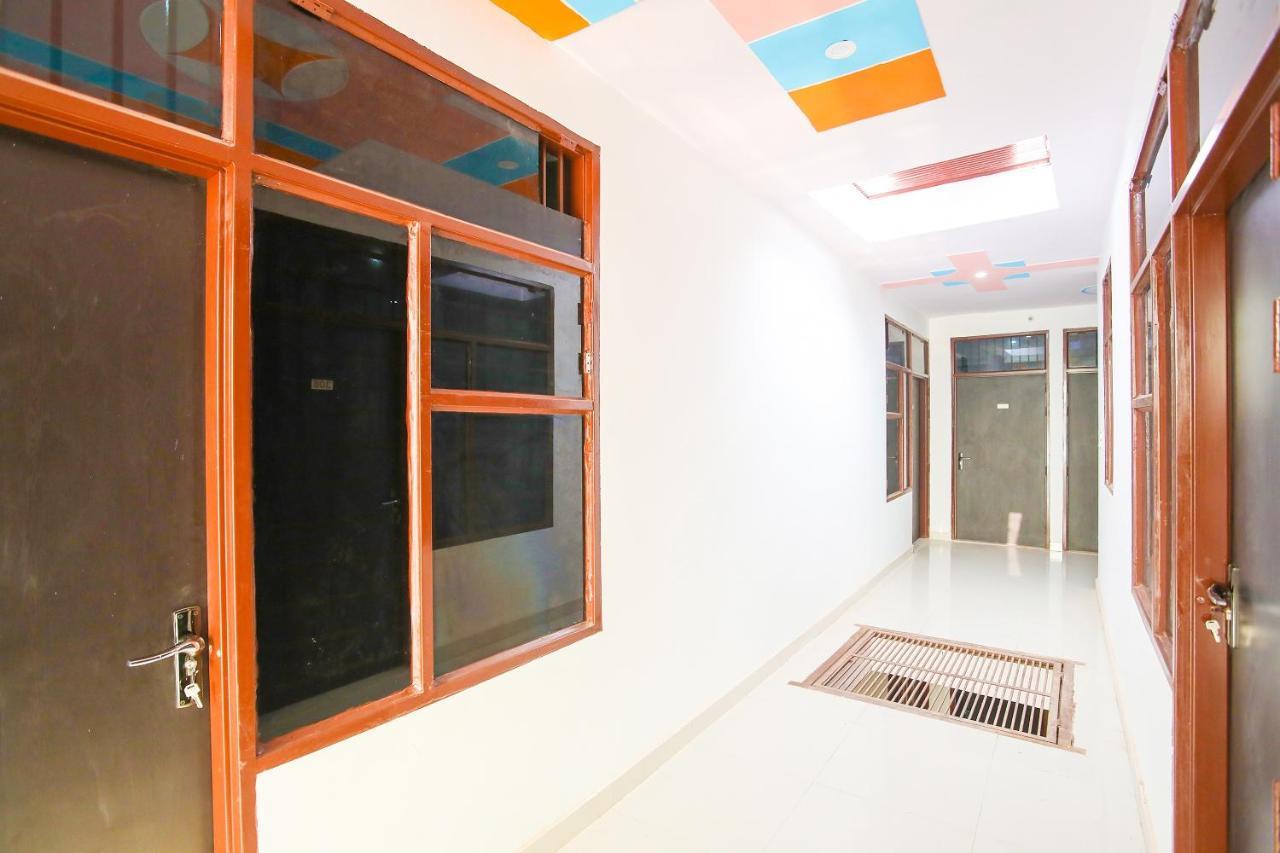 Oyo Flagship 62980 Shiva Residency Hotell Garhi Harsaru Eksteriør bilde